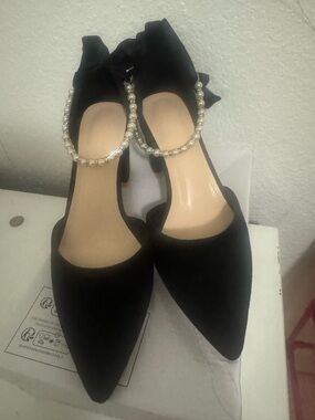Elegant Black Pearl-Ankle Women's Pointed Toe Heels new in box